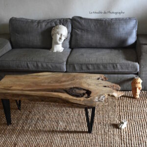 Table basse bois forme arbre sur pieds métal noir. En frêne massif. Déco originale style atelier d'artiste. Pièce unique.