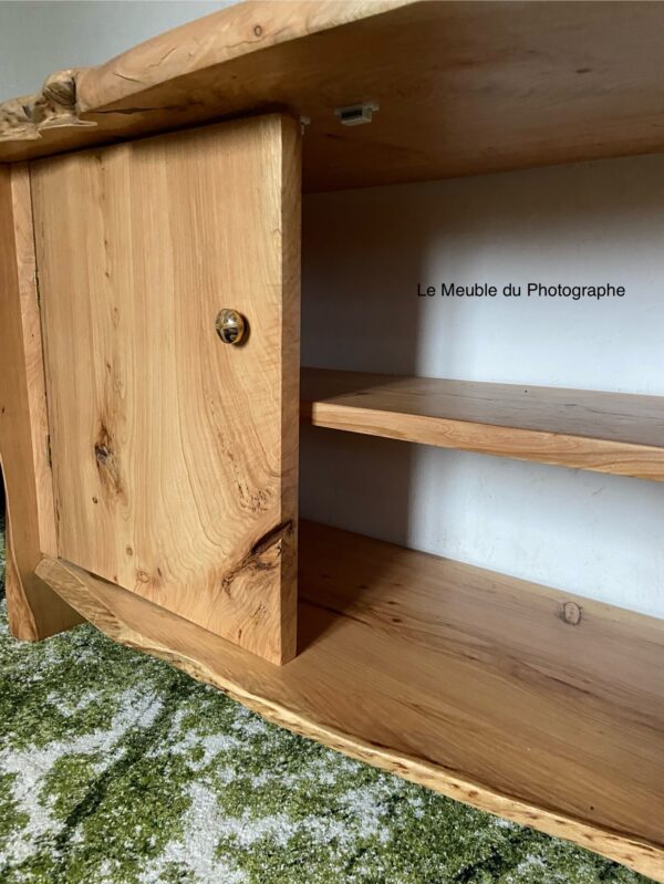 meuble sous vasque salle de bain bois brut avec portes et étagères de rangement. Fabrication française artisanale sur mesure.